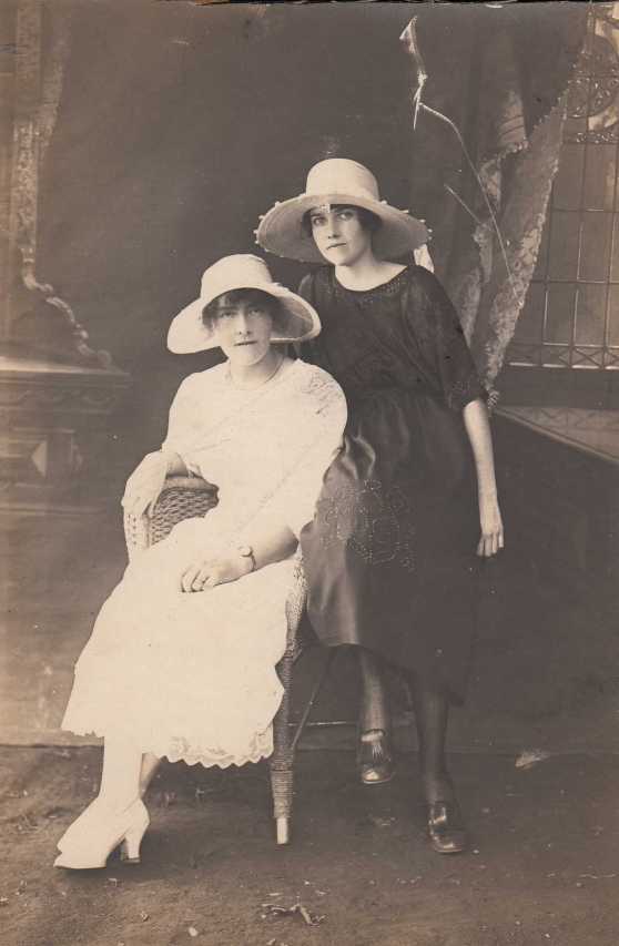 Amelia and Janet Dennis